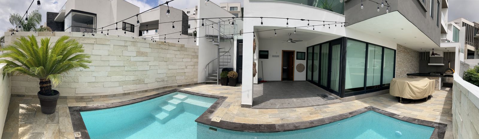 Alberca y acabados exteriores